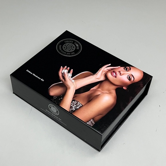 Forever Flawless Brilliance Nail Care Kit - NEW Factory Sealed - Picture 5 of 6